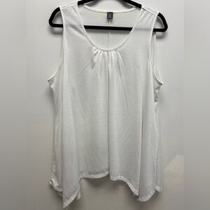 4 for $25 🍒 SHEIN White Flowy Tank Top Size 3X